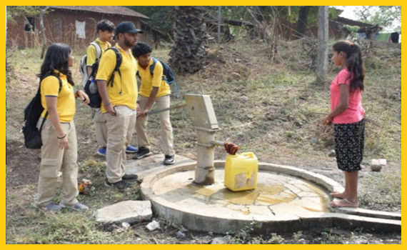 URBAN STUDENTS EXPLORING VILLAGE Image Name